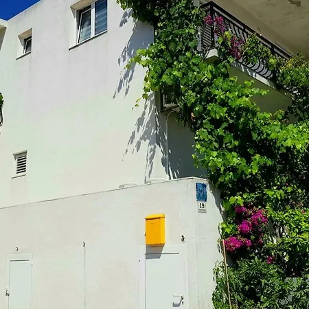 Πανσιόν Butkovic Χβαρ